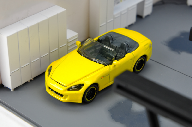Illustration for article titled Hood Rich: Matchbox 50th Anniversary Superfast Honda S2000 (and Range Rover LWB)